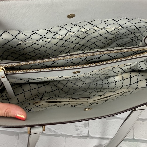 Kate Spade Miles Newbury Lane Leather Shoulder bag. Light gray. Snap zip closure - Picture 9 of 15